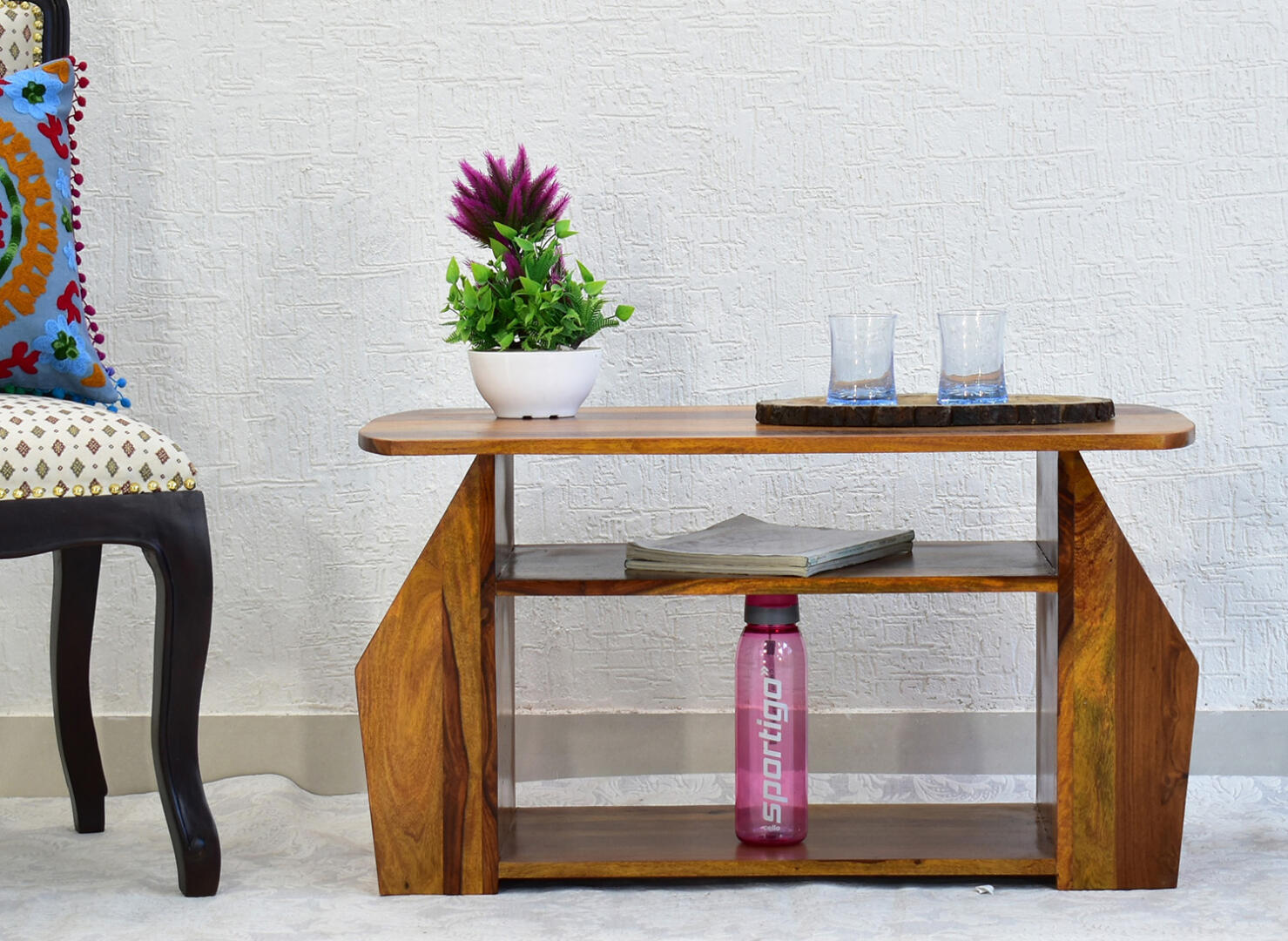 Bella Side Table/Magazine Rack